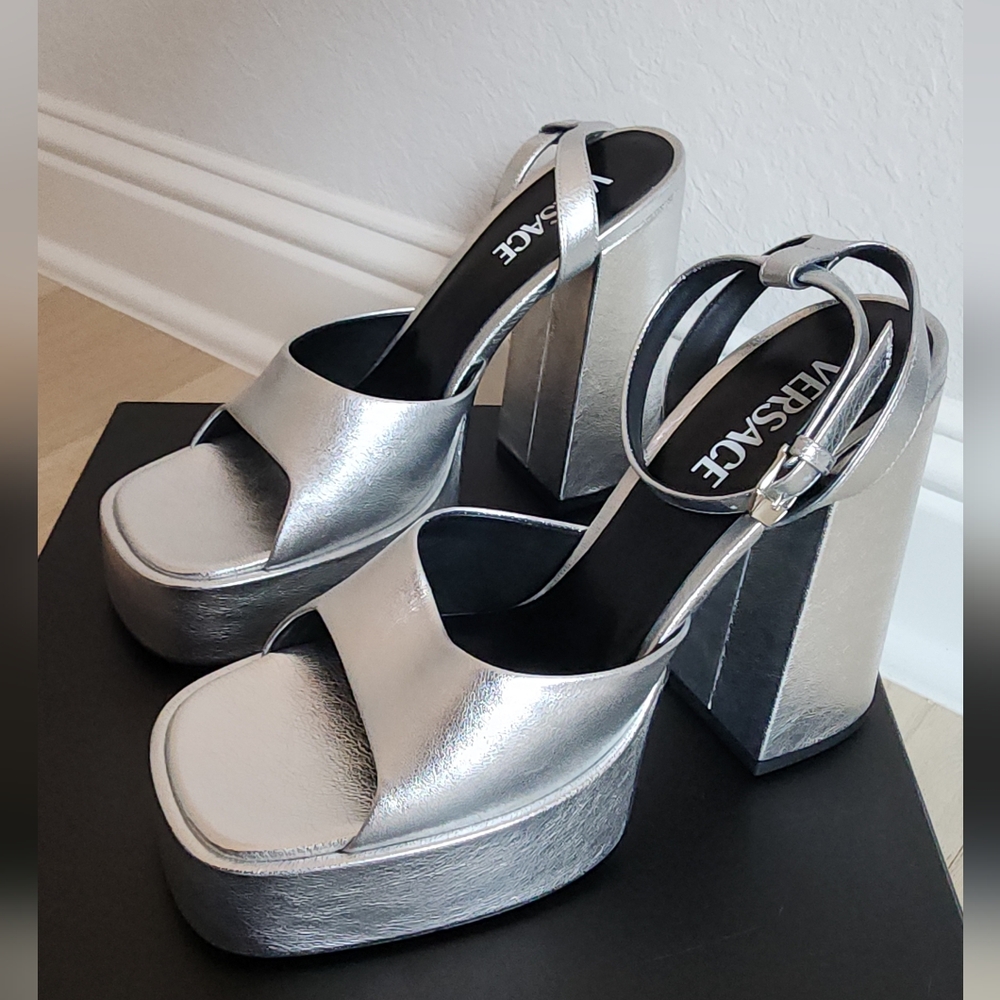 VERSACE SANDAL SIZE 40 US Size 10